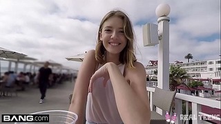 Prawdziwe nastolatki - Teen Pov Pussy Play na zewnątrz