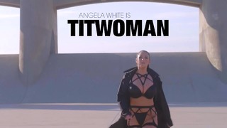 Angela White to titwoman Małe cycki