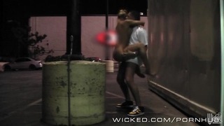 Nicole Aniston sex na ulici