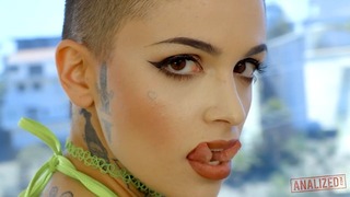 Tetovaná anální děvka Leigh Raven bere Dick Up Její zadek a sperma na její tváři
