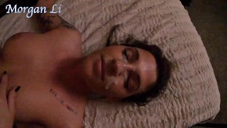Morgan Li - Clip au ralenti d'une éjaculation faciale sur le visage d'une femme putain