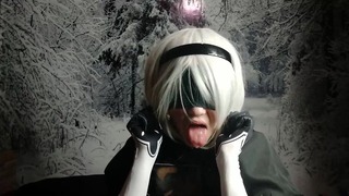 Cosplayer of Yorha 2b from NieR Automata in sloppy action
