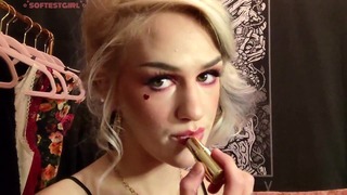 Dohányzás Virágszáj Pornó Bong Drugged Femdom imád Rúzs Száj Fétis Füst kötekedik Virág köpött kender Szemkontaktus