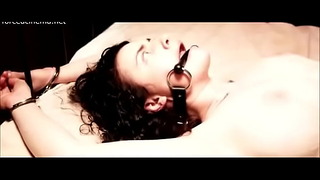 微小的 BDSM 和手铐场景