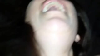 Vreemdgaande vrouw ruw neuken geeft haar schreeuwend orgasme