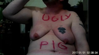 Ftm Transgender-Typ trinkt seine eigene Pisse und weint vor Demütigung. BDSM BBW Fat Pig Trans Man