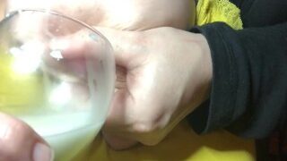 lakterende Milf slukker din tørst