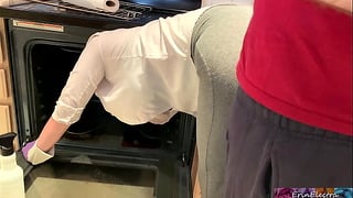 Stepmom Is Horny And Stuck In The Oven – Erin Electra