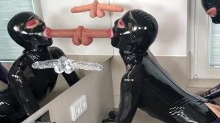 Touchedfetish – Echtes Fetisch Ehepaar In Glänzendem Latex Gummi Catsuit Ficken Blasen Lutschen