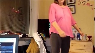 Amateur Granny Shows Off at Home